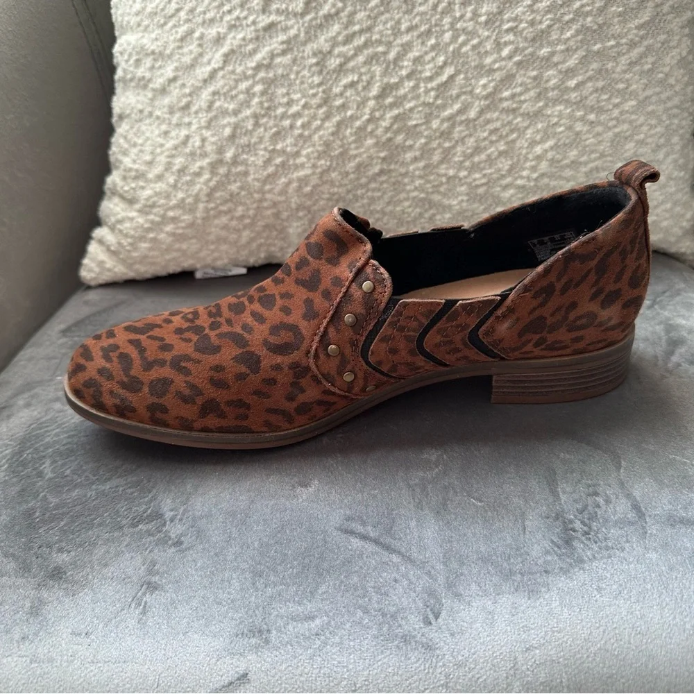 Clarks Collection Trish Bell Leopard Print Shootie Womens Slip-On Size 9.5